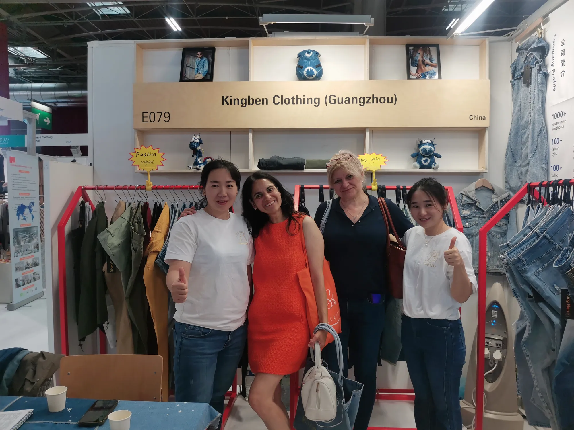 Kingben Sports team exhibiting at an international trade show