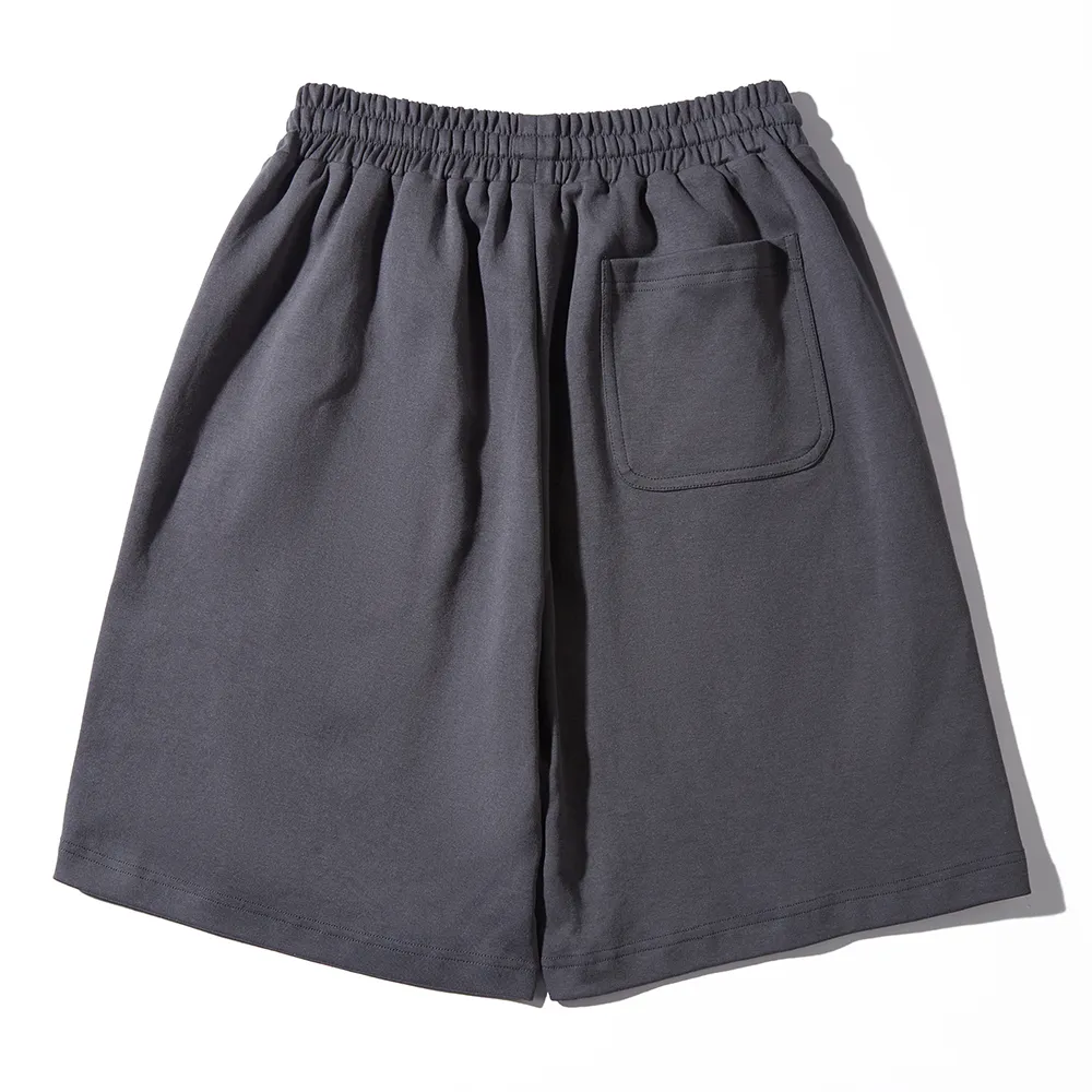 Men's three-button golf shorts