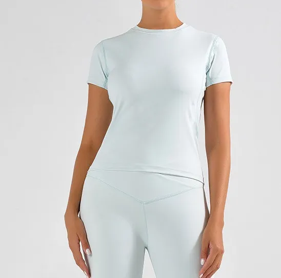 Seamed sports tee for tennis