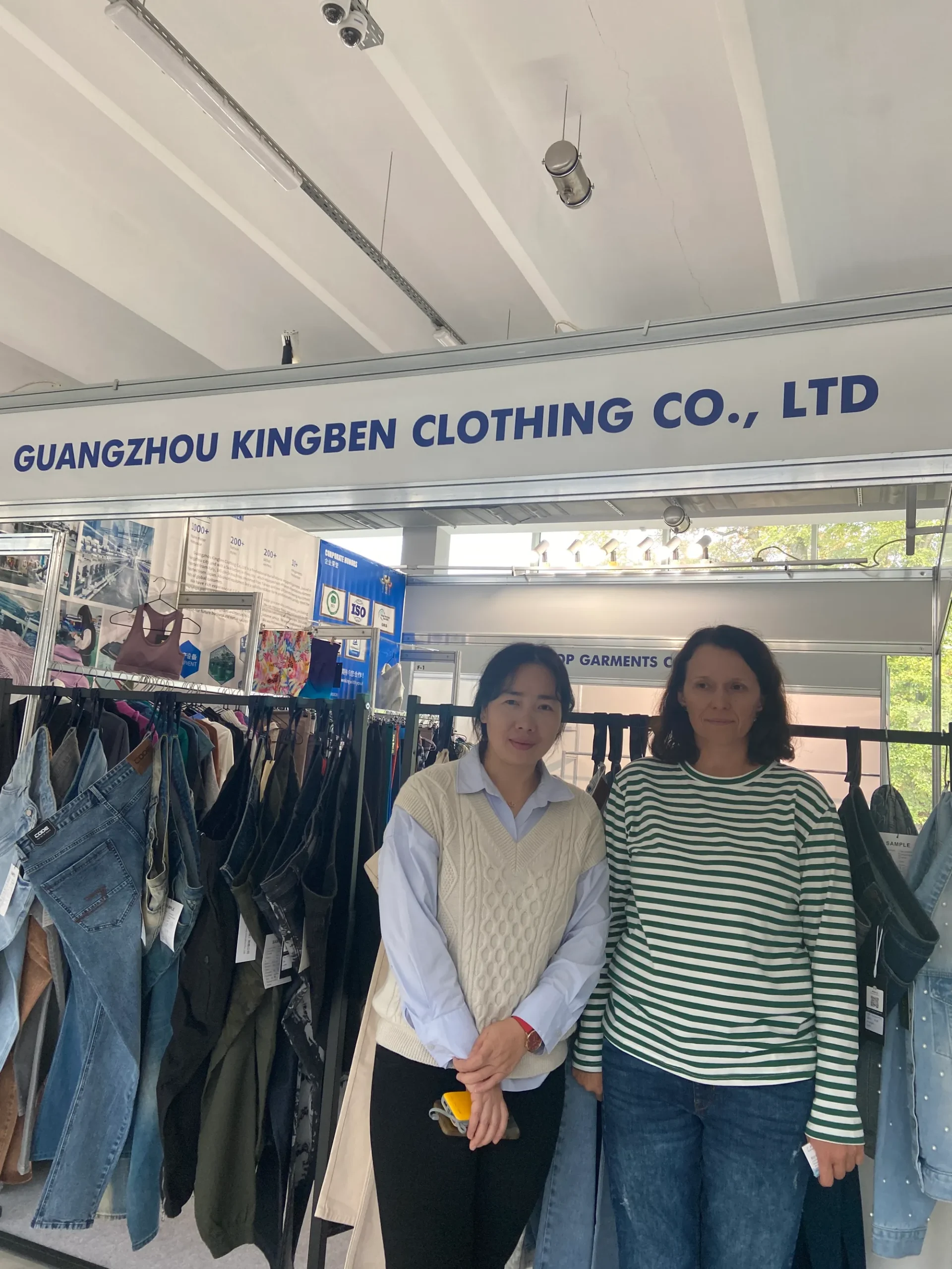 Kingben Sports meeting partners at an international trade fair