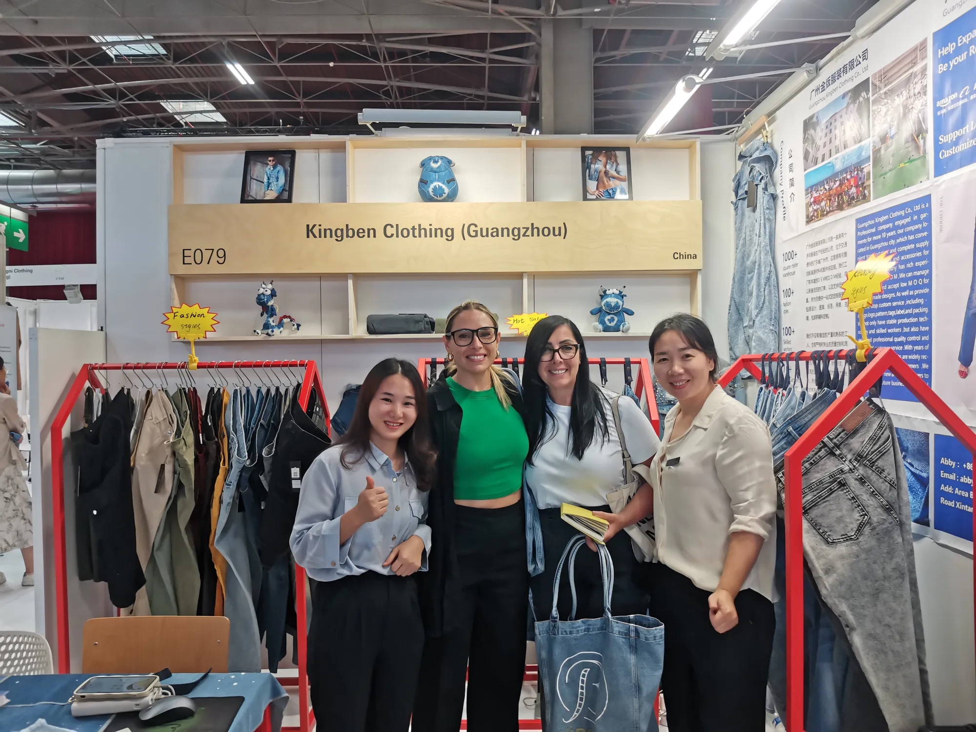 Sample review at a Kingben Sports trade show