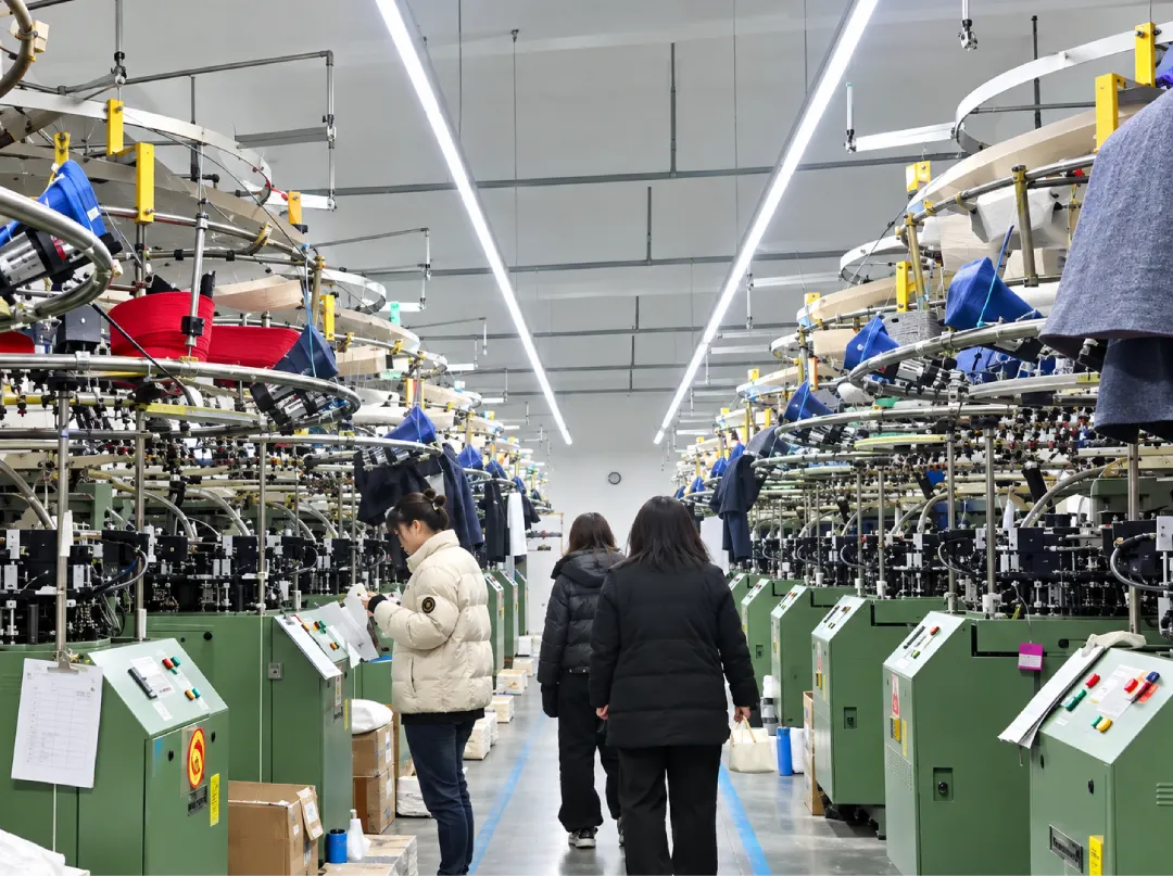 High-temperature fabric dyeing process at Kingben Sports factory